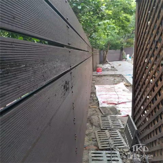 庭院塑木柵欄施工
