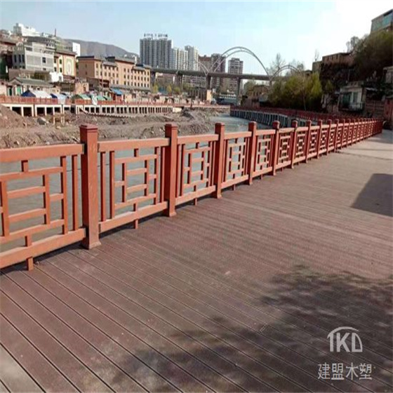 北京塑木棧道護欄施工