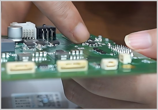 PCBA加工中焊點(diǎn)為什么會(huì)開裂？常見原因與實(shí)用解決方案